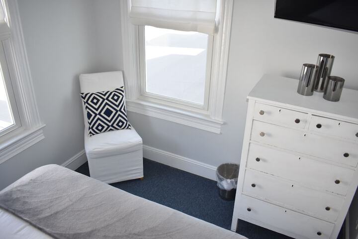 Room 122 of 183