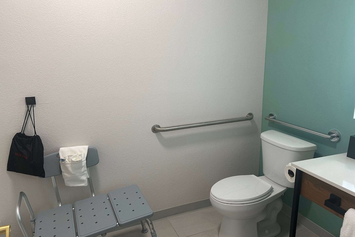 Room 8 of 16
