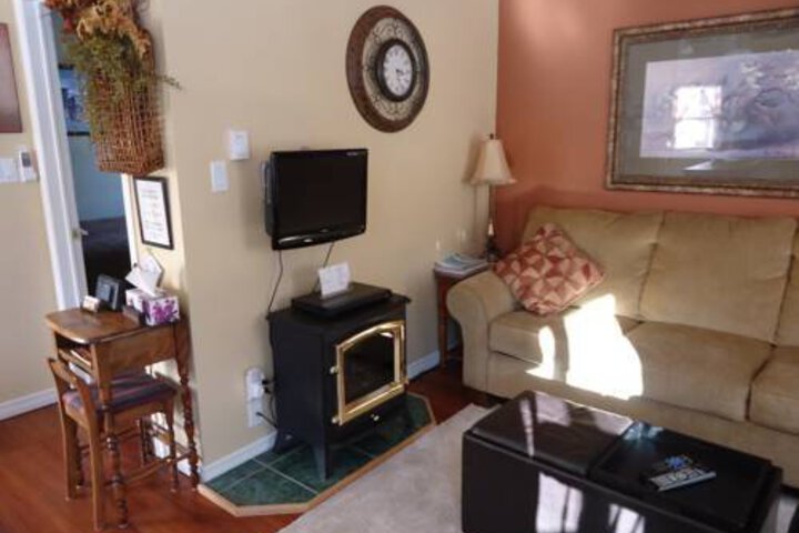 LITTLE ISLAND LAKE GUEST SUITE