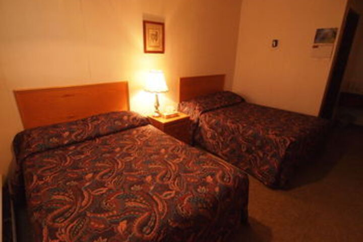 Lakeside Motor Inn