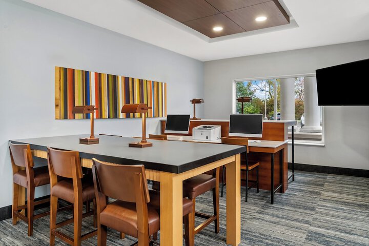 Holiday Inn Express & Suites Marion by IHG