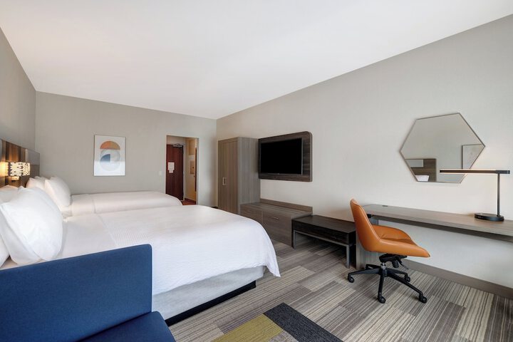 Holiday Inn Express & Suites Glendale Downtown by IHG