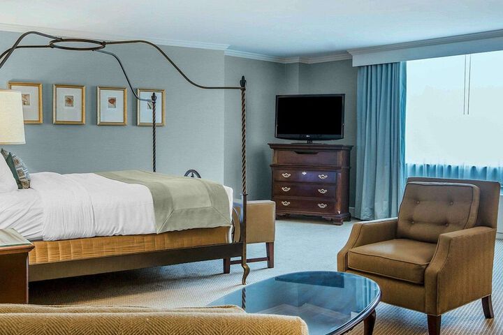 Comfort Inn & Suites Near Burke Mountain