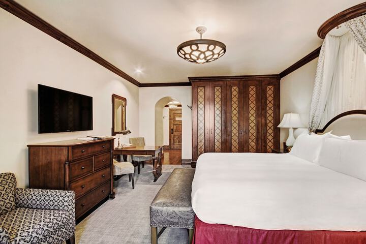 Room 333 of 450