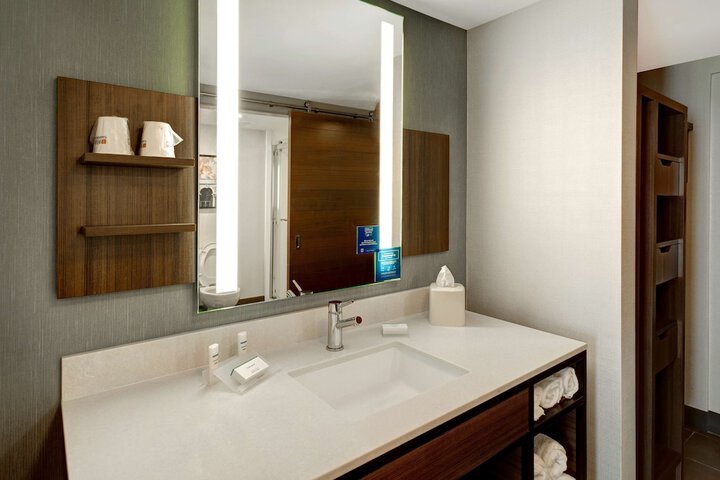 Room 48 of 104