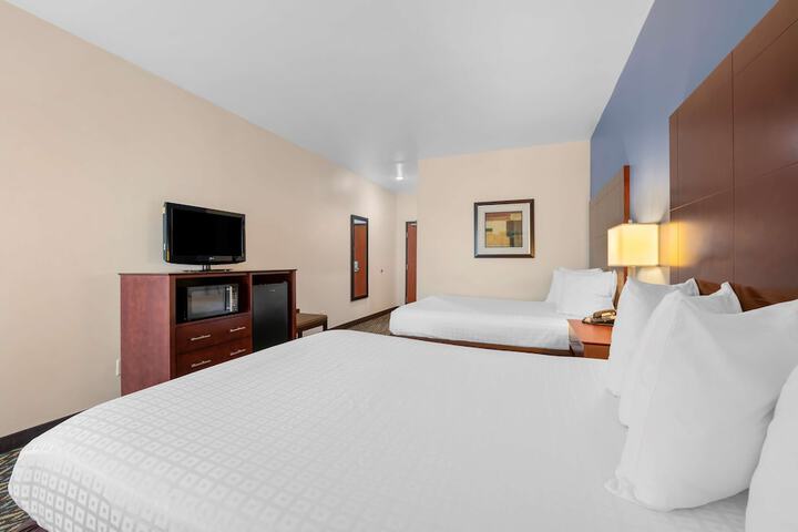 Room 8 of 28