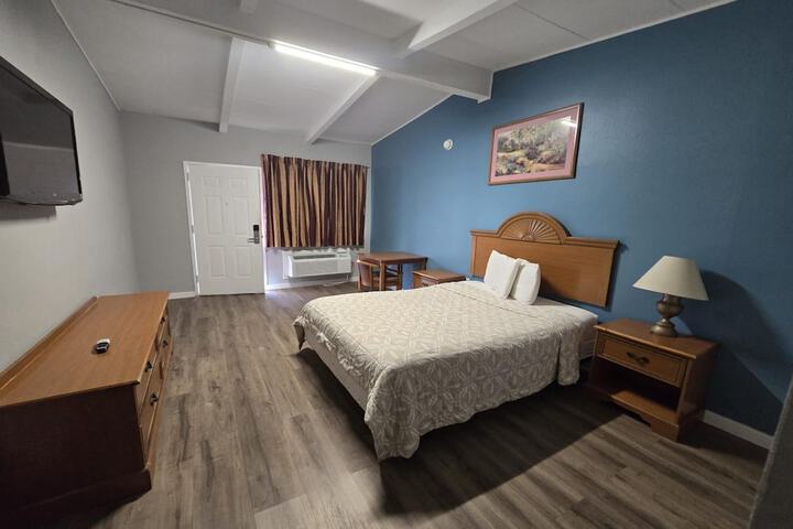 Luxury Inn & Suites and RV Park