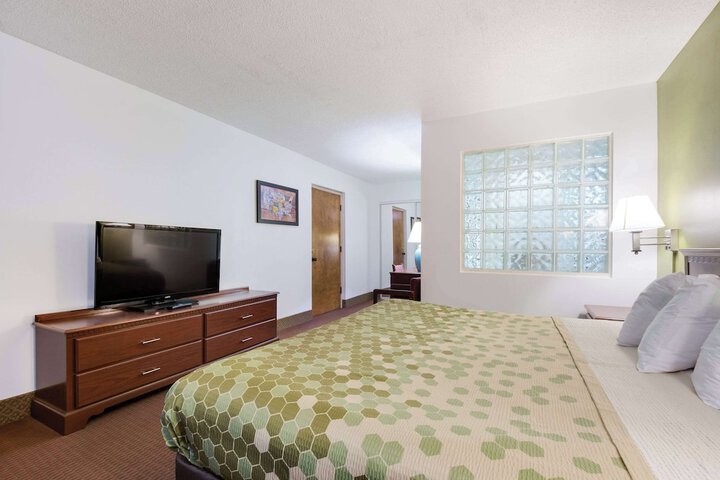 Room 25 of 30