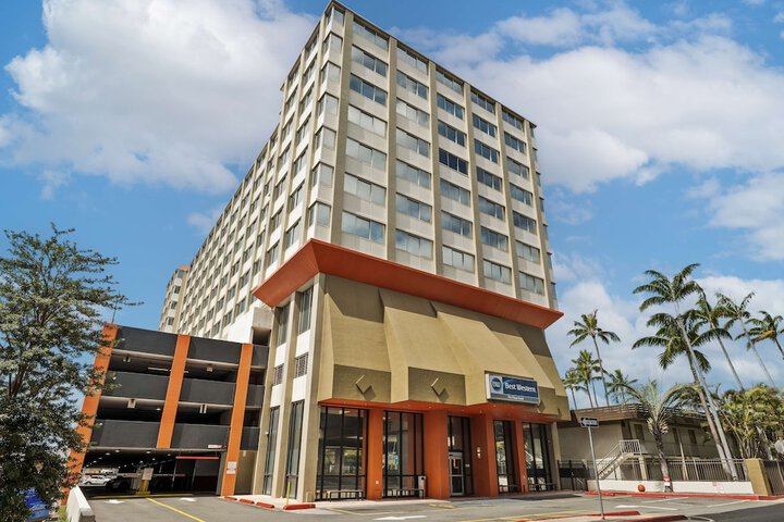 Best Western The Plaza Hotel Honolulu Airport - Free Breakfast