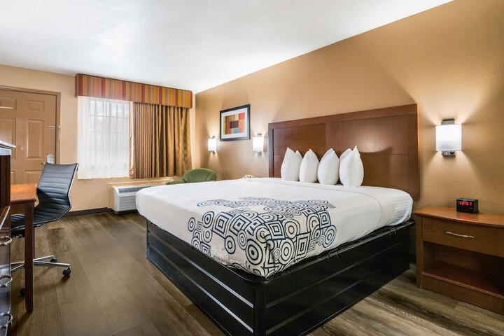 Room 11 of 28