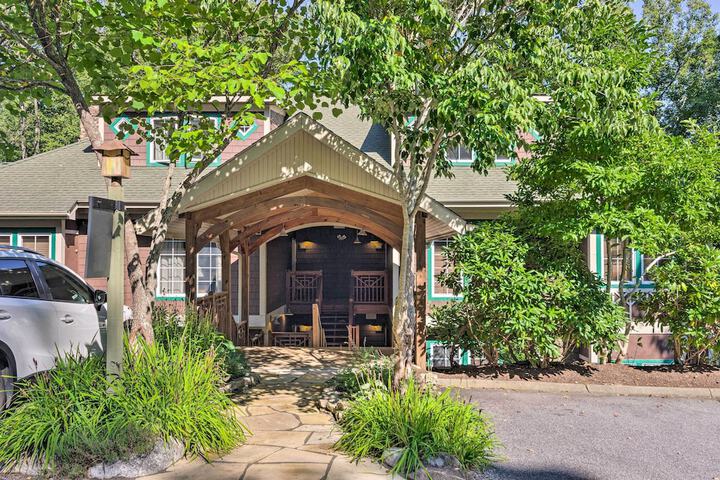 Mountain Air Condo w / Deck & Views Pets Welcome!