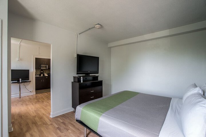 Room 30 of 64