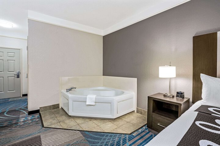 Room 9 of 31