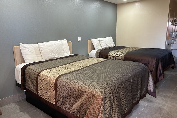 California Inn & Suites Adelanto US 395