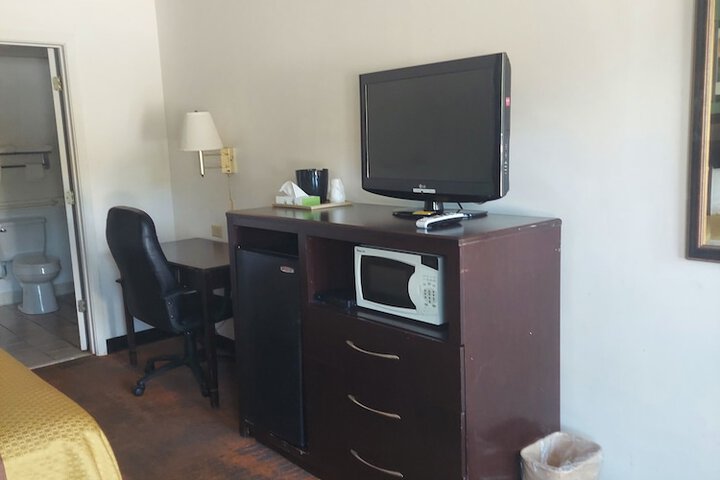 Room 8 of 9