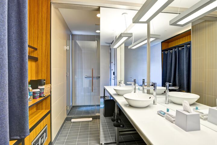 Room 21 of 53