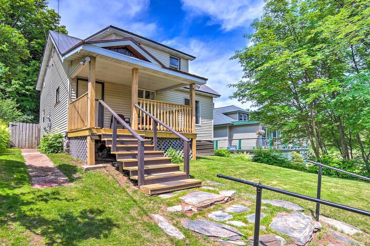 Cozy Ishpeming Cottage w / Lake & Park Views!