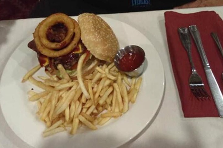 Dining 34 of 38