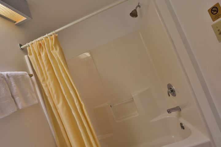 Room 9 of 16