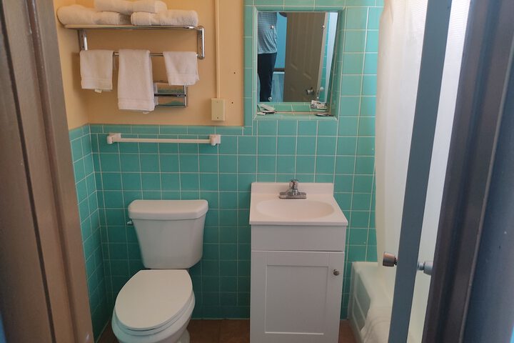 Room 16 of 28