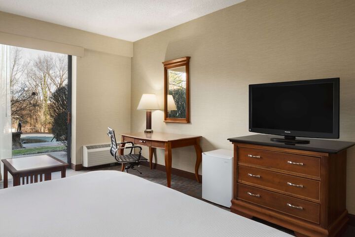 Room 14 of 48