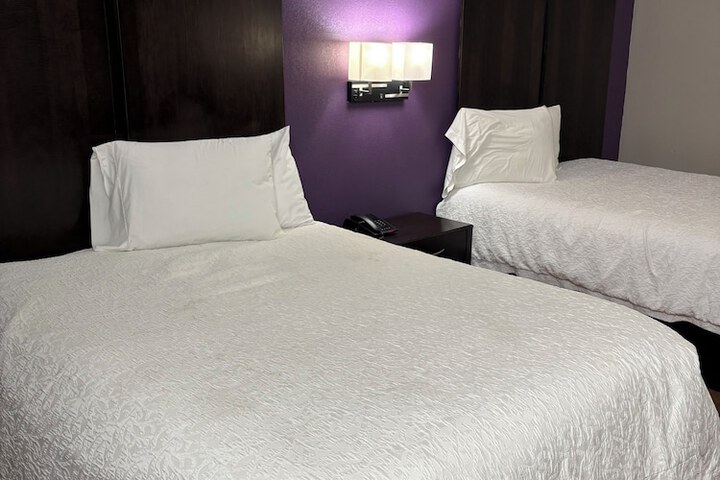 Room 11 of 16