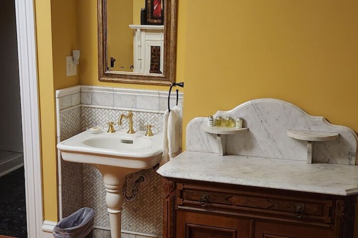 Oaklawn Inn LLC