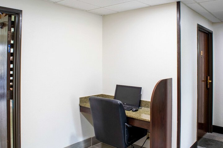 Business Center 41 of 41