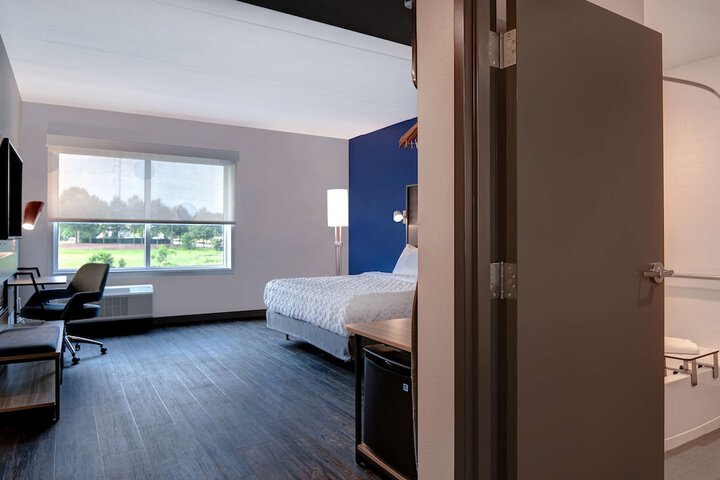 Room 16 of 41