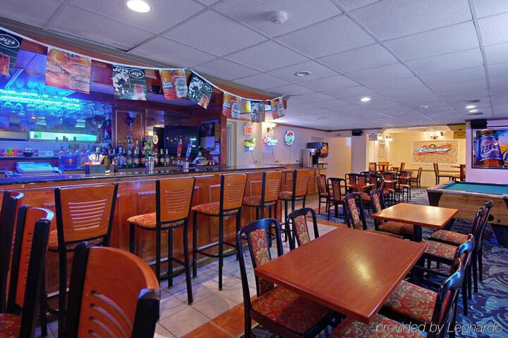 RED CARPET INN