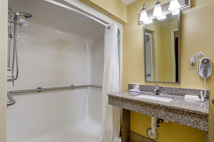 Comfort Inn & Suites Hillsville I-77