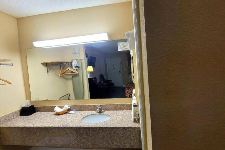 Regency Travel Inn