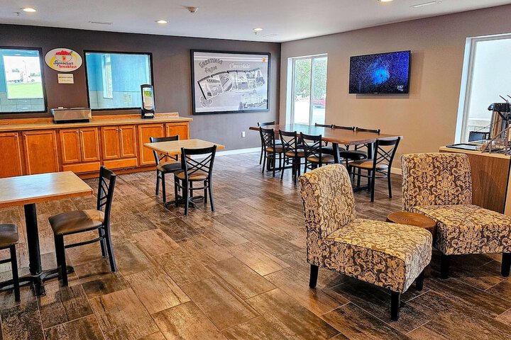 Super 8 by Wyndham Cloverdale IN