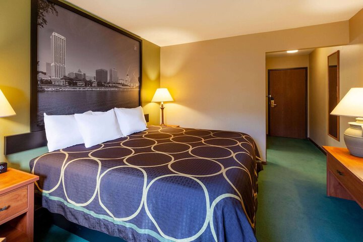 Room 16 of 28