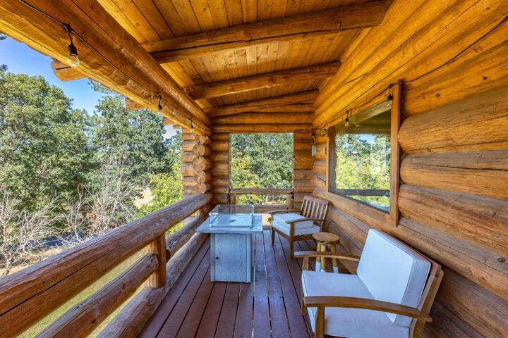 Rowland Log Cabin