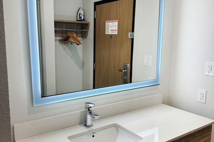 Room 33 of 42
