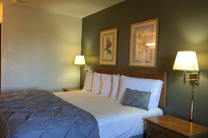 Room 25 of 38