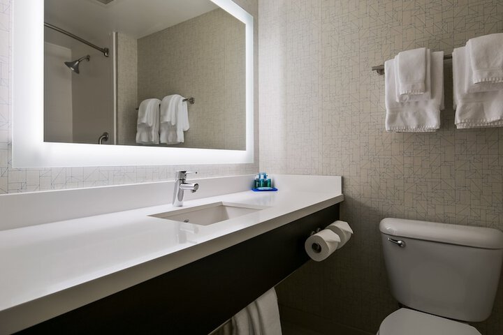 Holiday Inn Express & Suites Everett by IHG