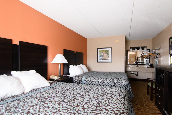 Room 12 of 27