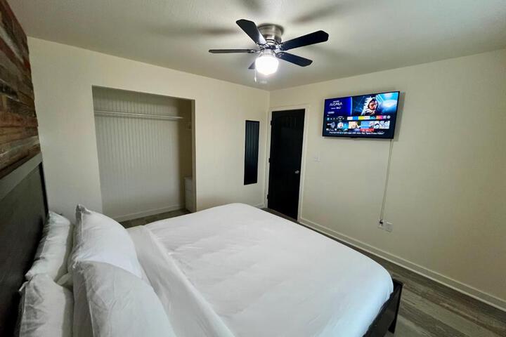 Perfect Location to Casino w King Beds
