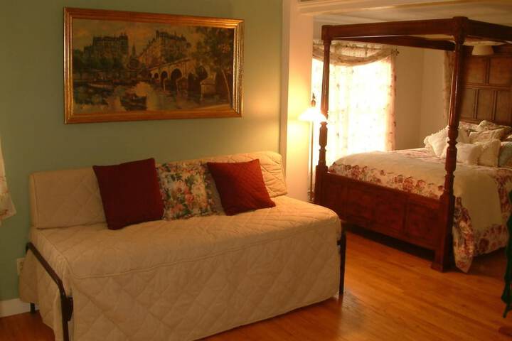 Truman Gillet House Bed & Breakfast