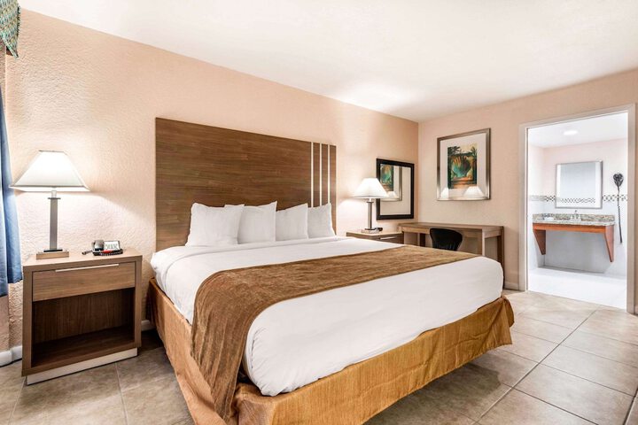 Room 42 of 167