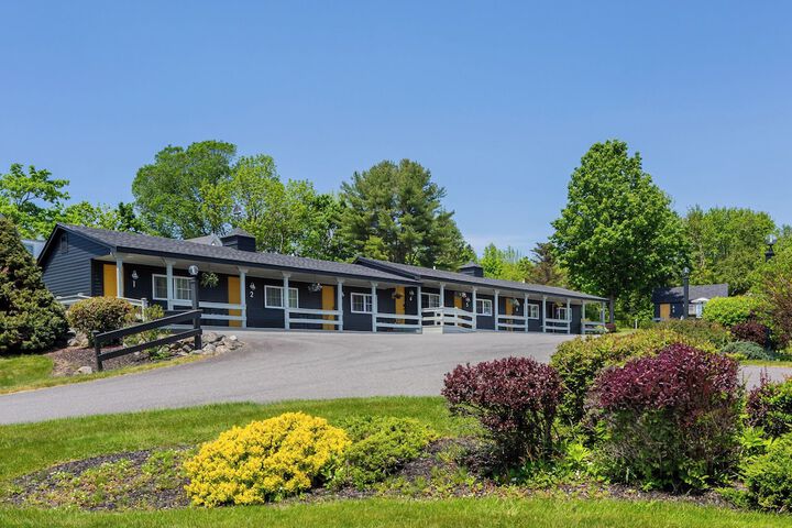 Seascape Motel & Cottages