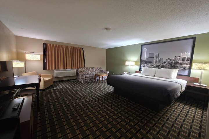 Super 8 by Wyndham Coshocton Roscoe Village