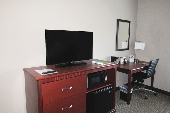Room 10 of 19