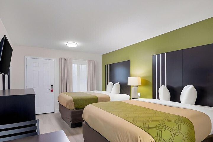 Super 8 by Wyndham Palestine