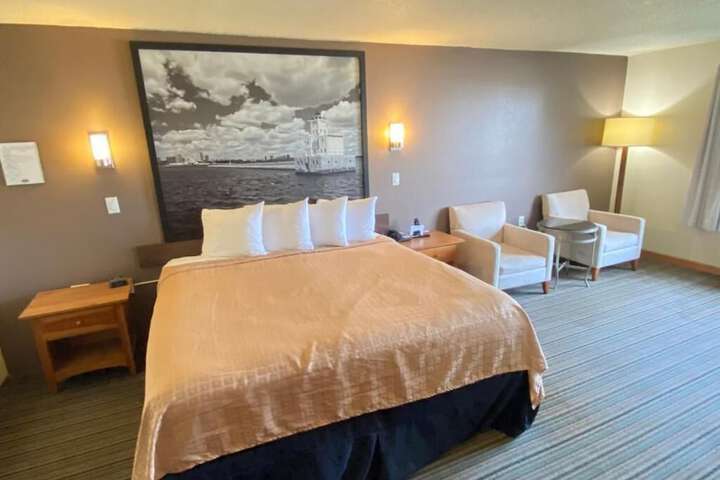 Room 26 of 33