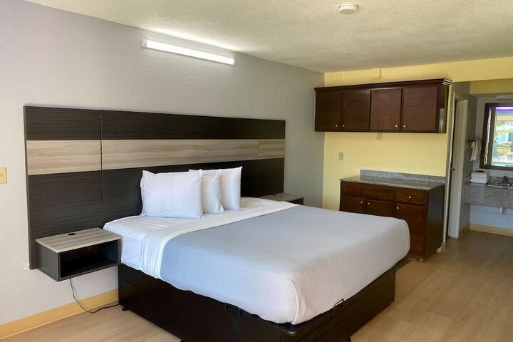 Room 20 of 28