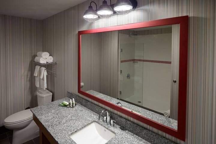 Room 10 of 28
