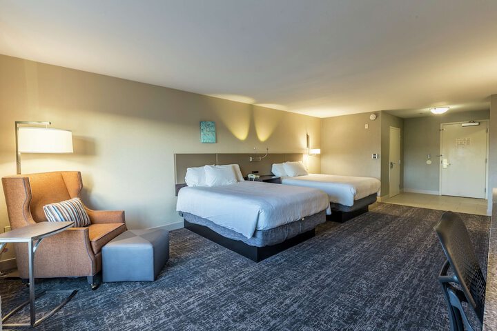 Room 33 of 47